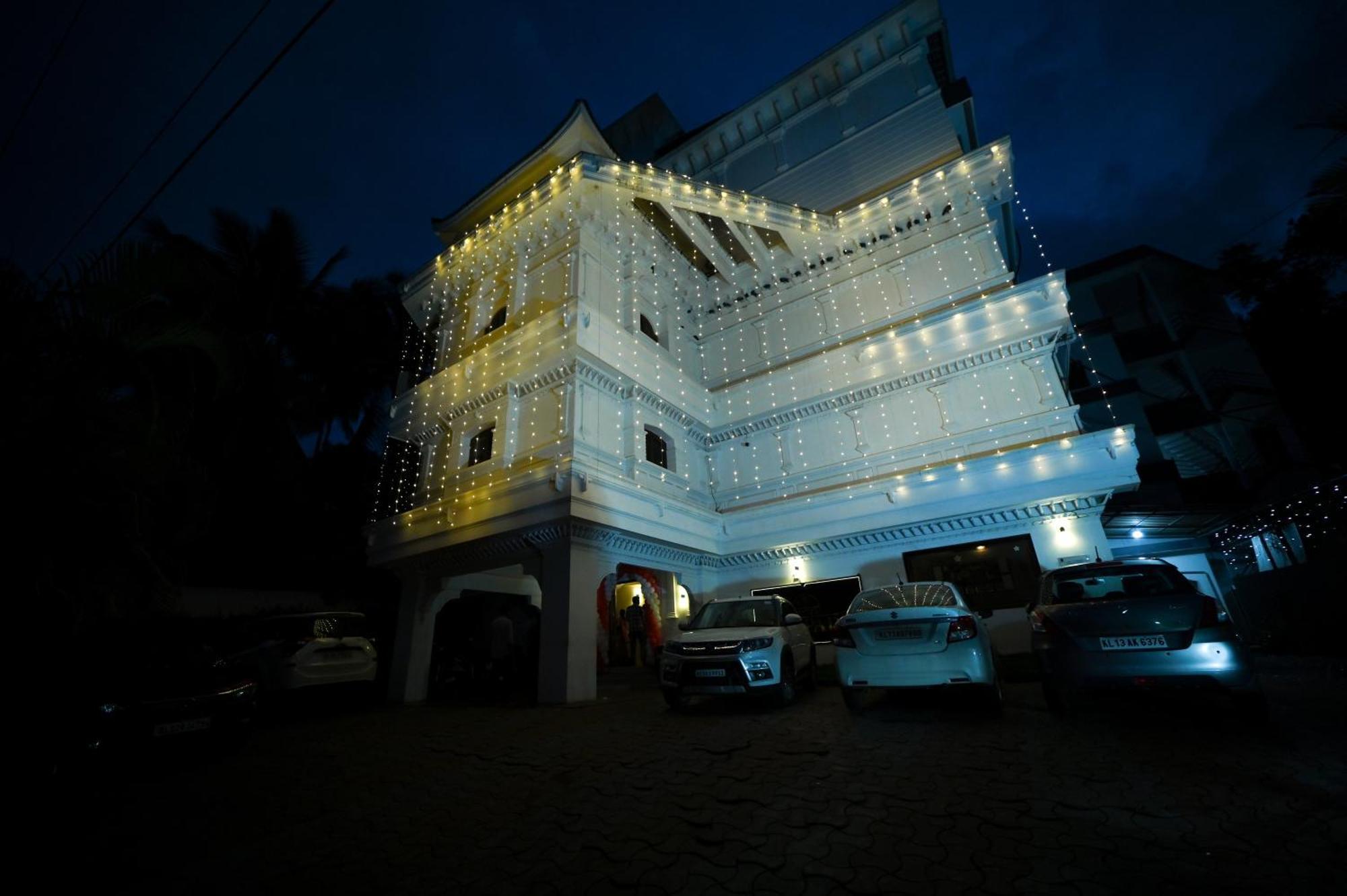Hotel Sky Park Mattanur Екстериор снимка